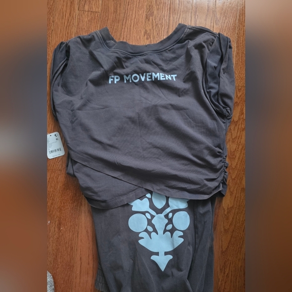 NWT FP Movement Hot Shot Logo Crossover Set Dark Shadow - Picture 10 of 15